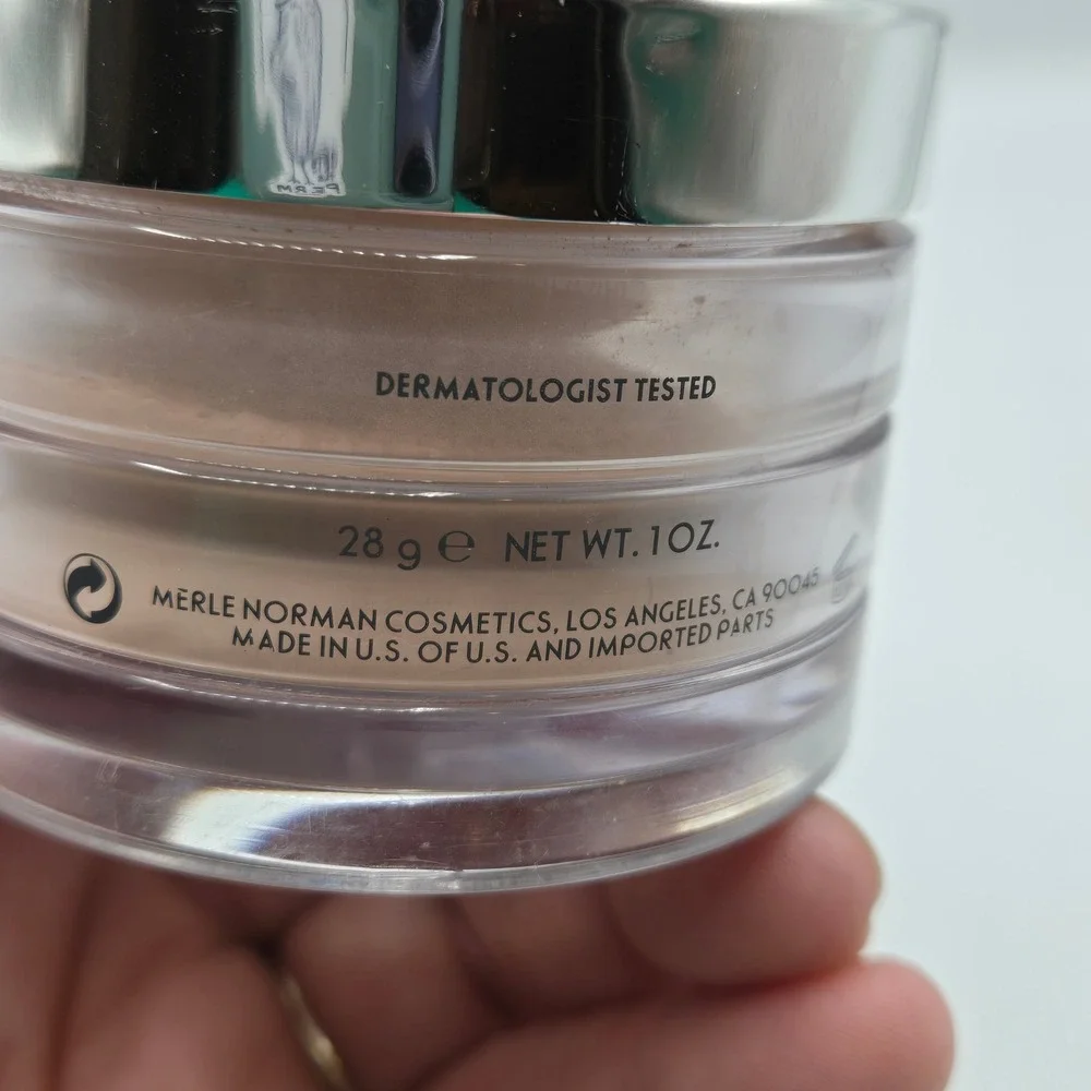 Merle Norman Flawless Effect Loose Powder Translucent Used